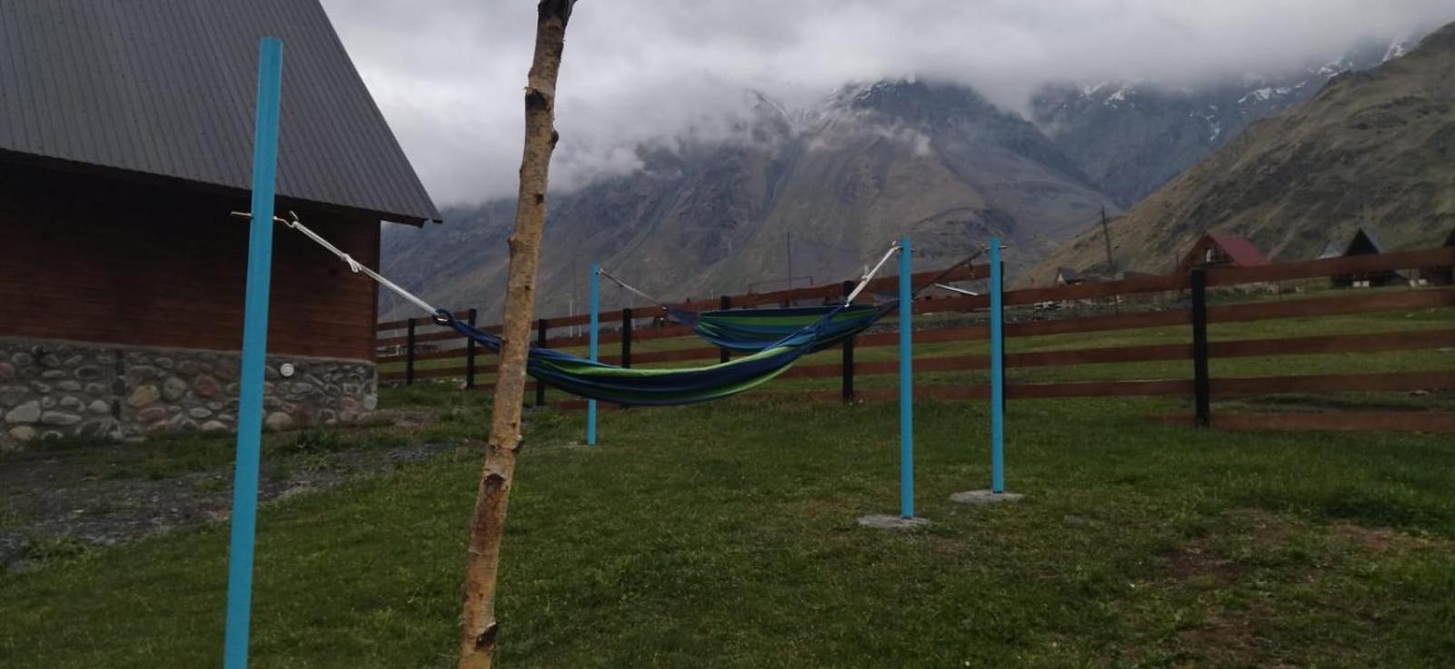 Cliffside cottage Kazbegi