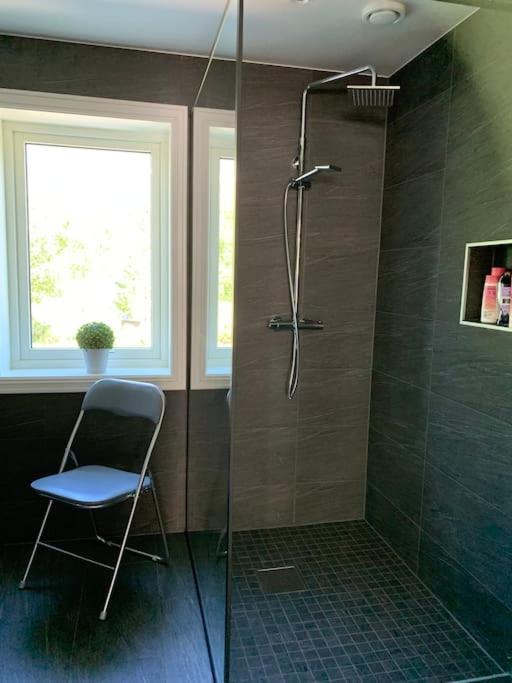 Landelig hus med fin badestrand og turområde.