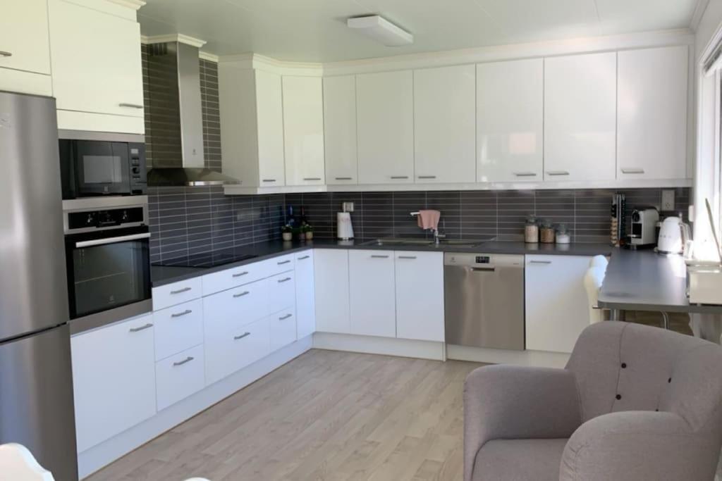 Landelig hus med fin badestrand og turområde.