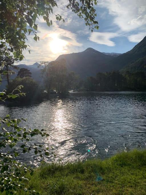 Landelig hus med fin badestrand og turområde.