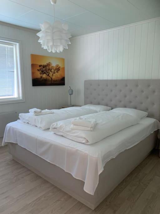 Landelig hus med fin badestrand og turområde.