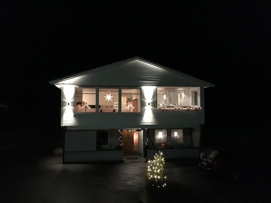 Landelig hus med fin badestrand og turområde.