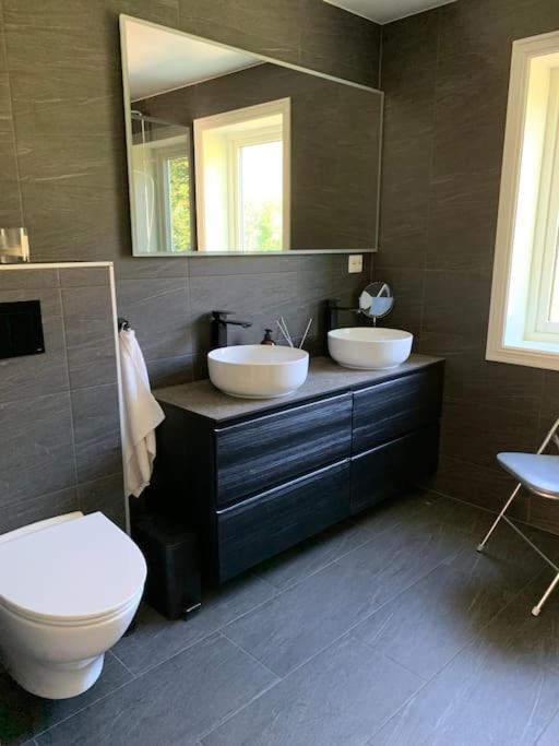 Landelig hus med fin badestrand og turområde.