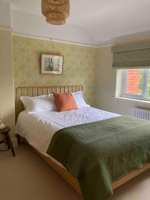 Dovedale House
