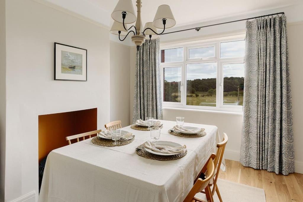 Dovedale House