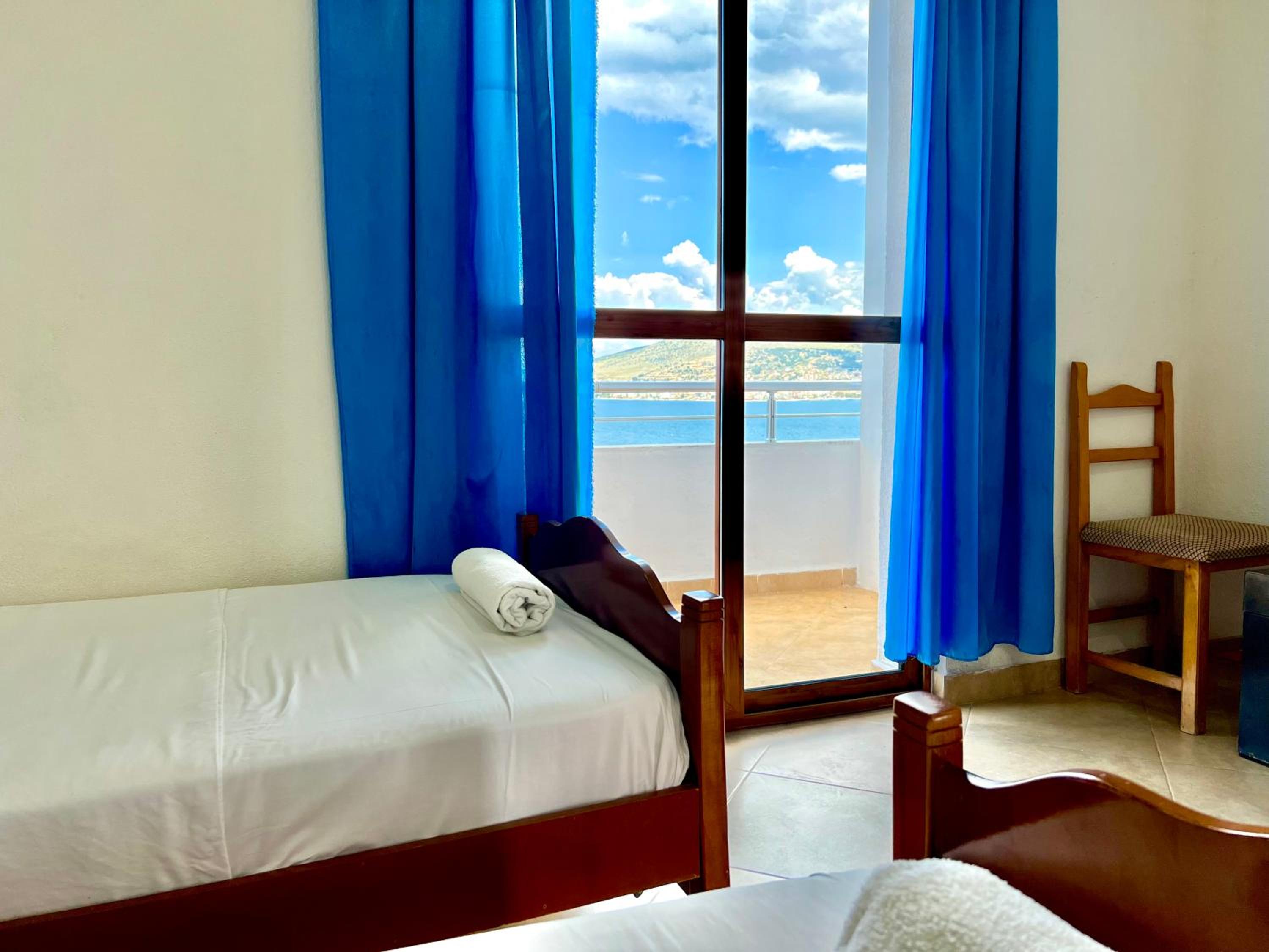 Redi's Seaview Apartments