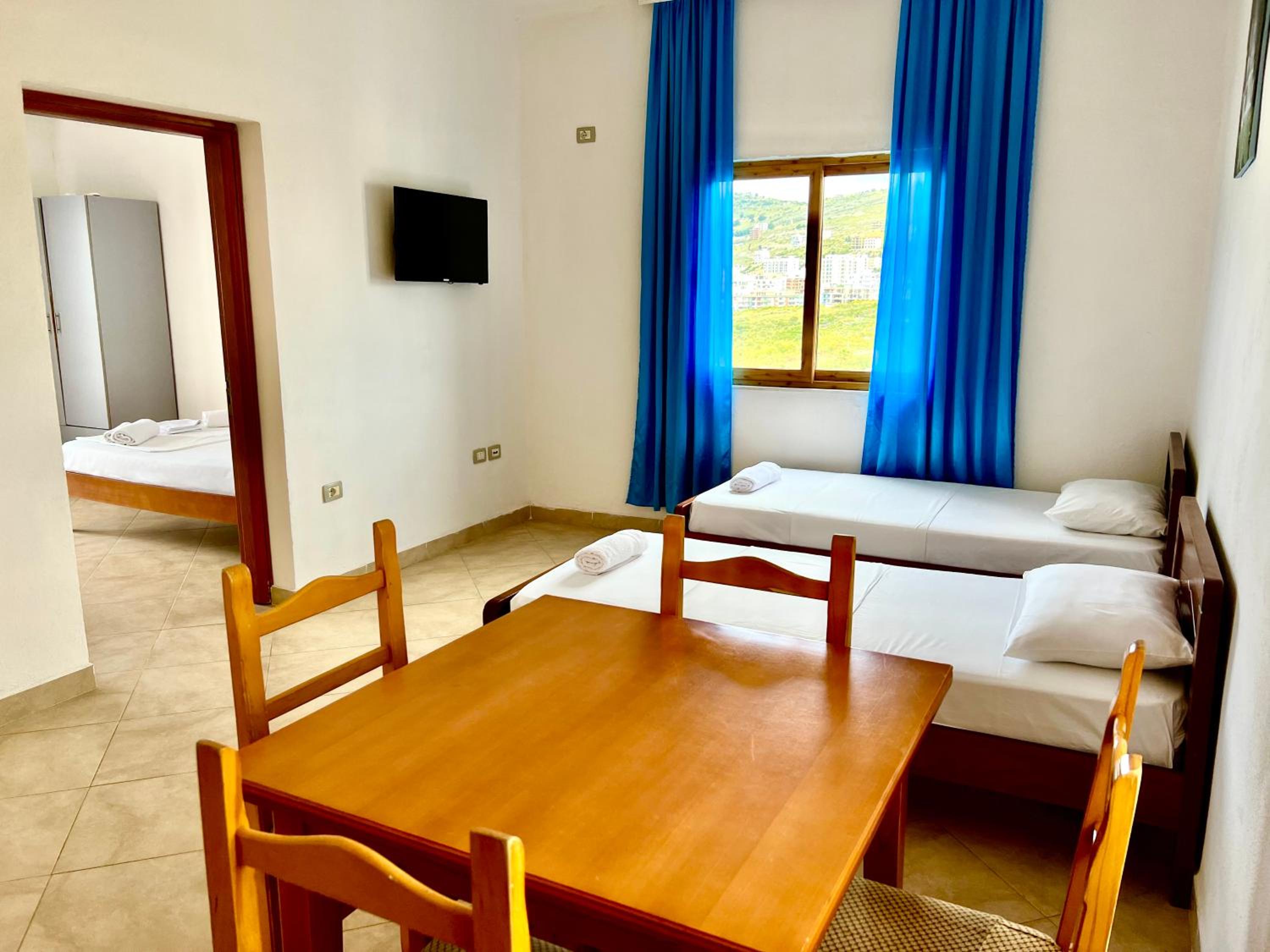 Redi's Seaview Apartments