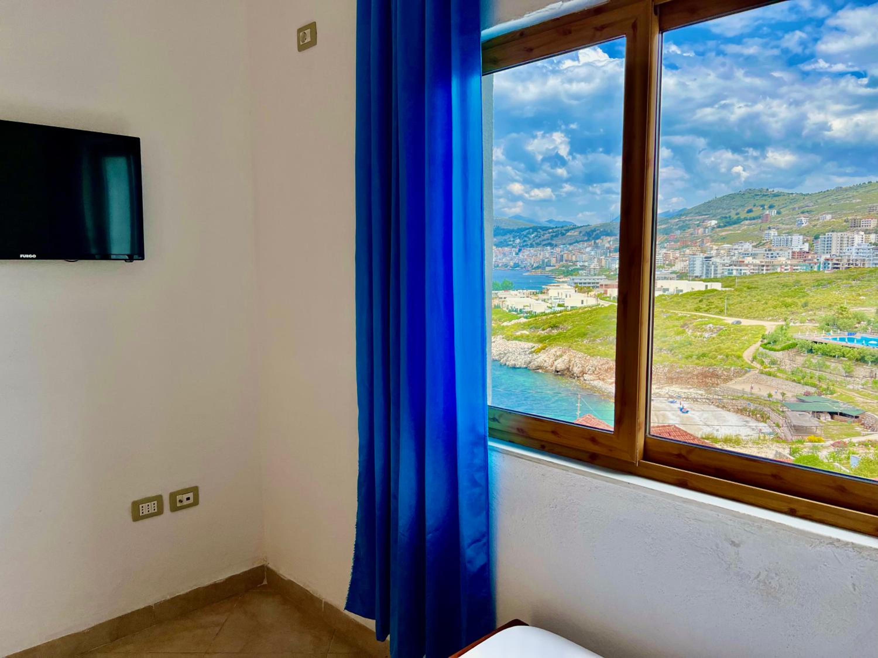 Redi's Seaview Apartments