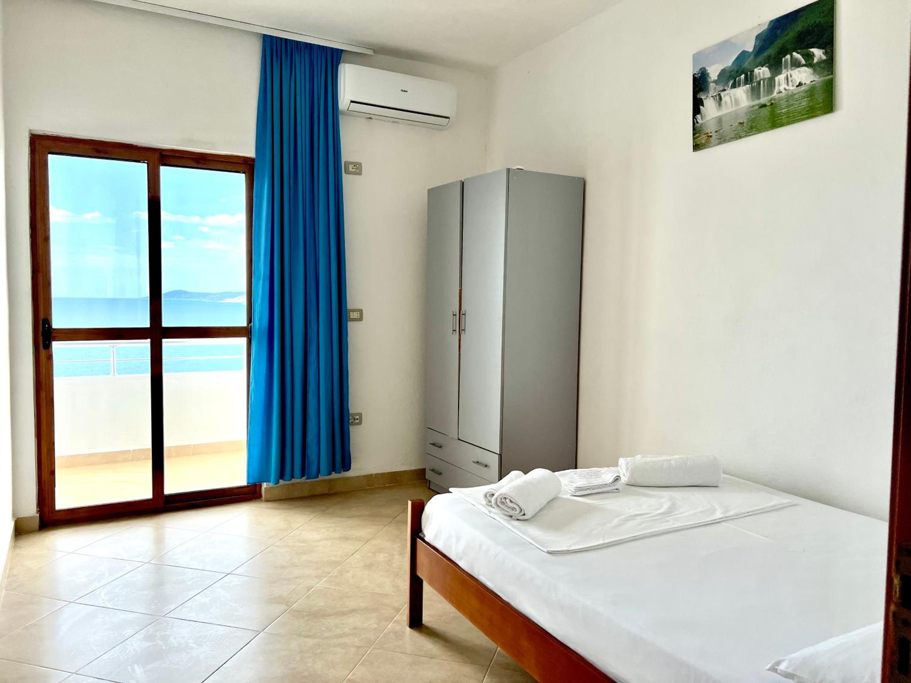 Redi's Seaview Apartments