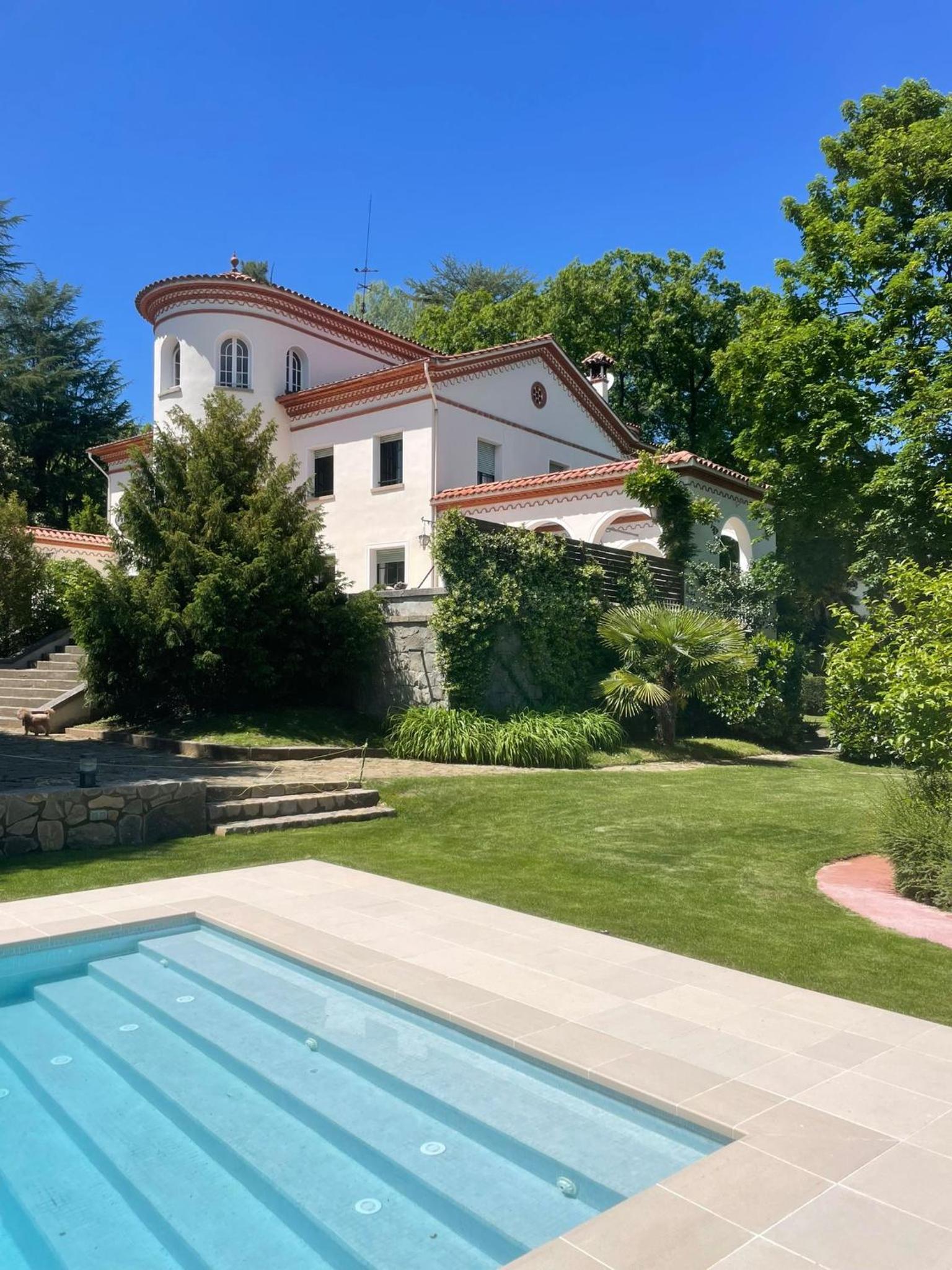 Espectacular Casa Chateau en el centro de Olot view 2