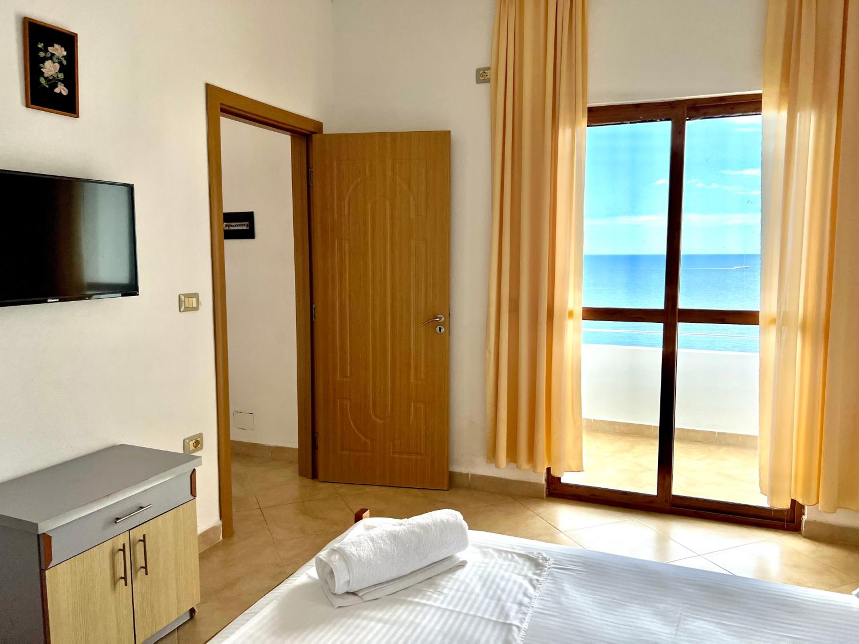 Redi's Seaview Apartments