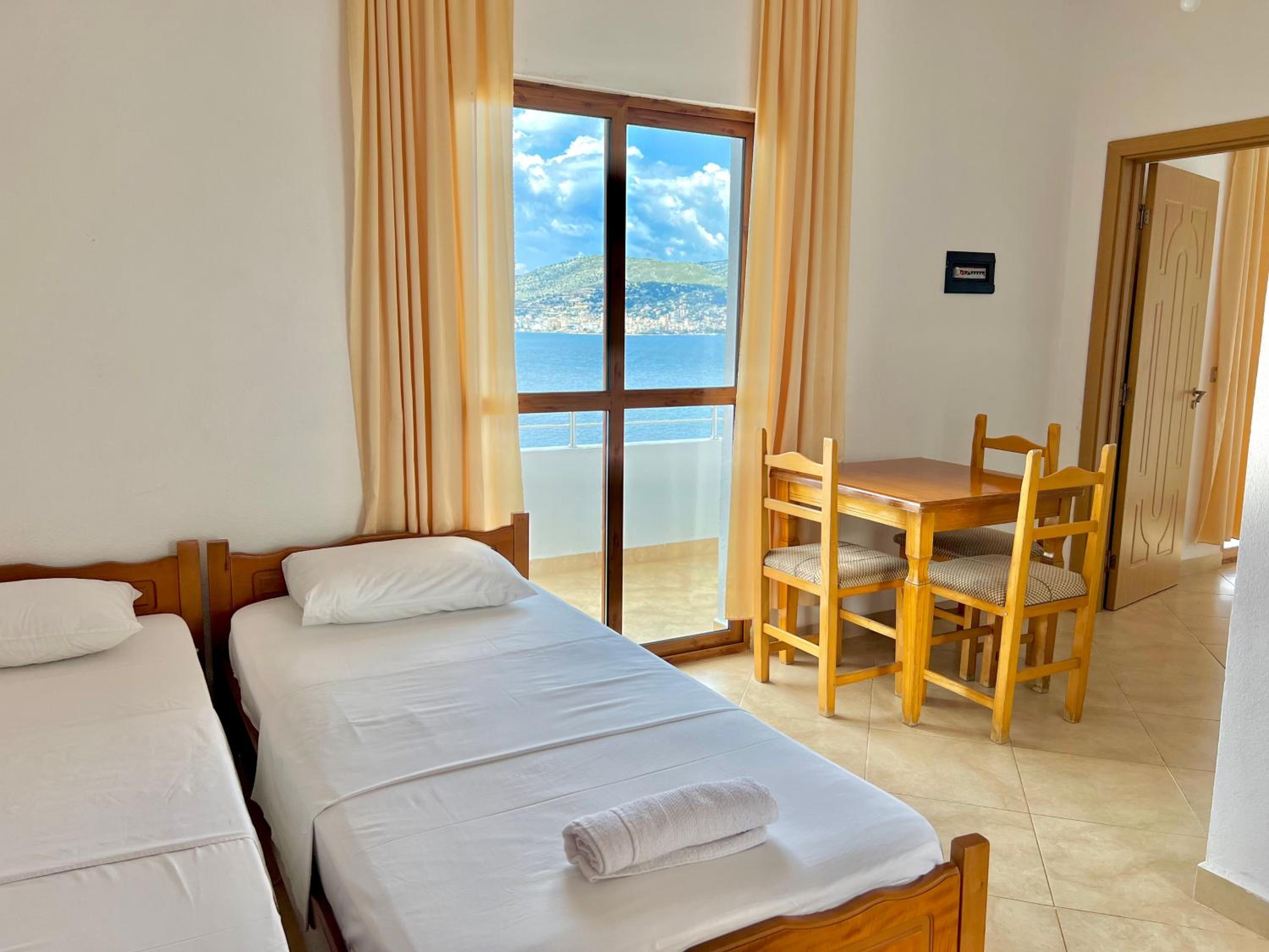 Redi's Seaview Apartments