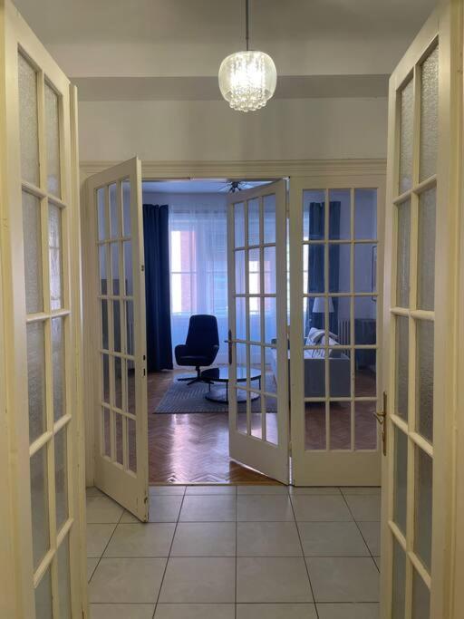 3 bedroom apartment by the Parliament view 5