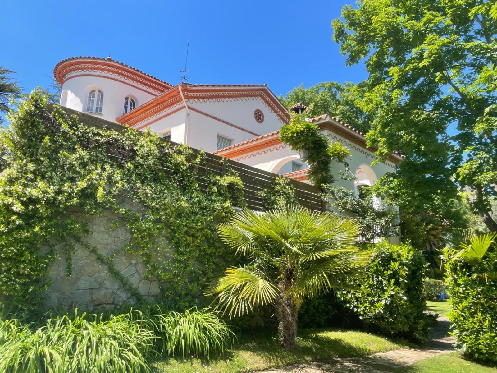 Espectacular Casa Chateau en el centro de Olot view 4