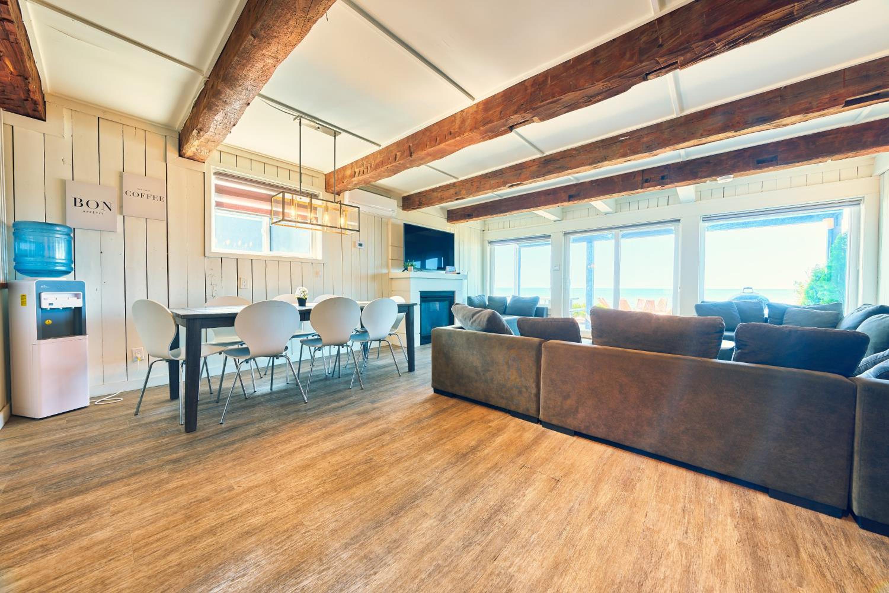 The Long Beach Resort - Beachfront Cottages & Townhouse Suites