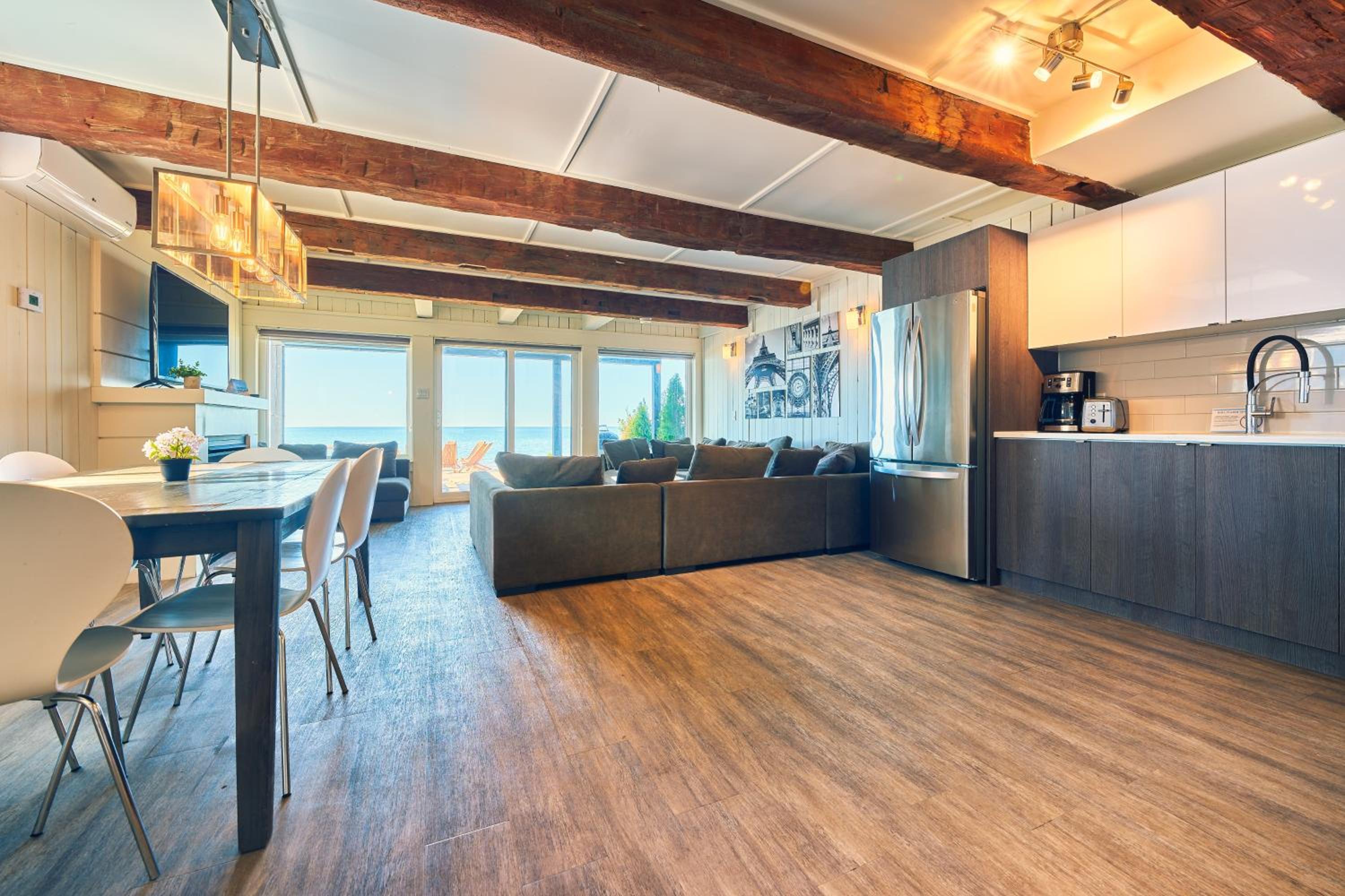 The Long Beach Resort - Beachfront Cottages & Townhouse Suites