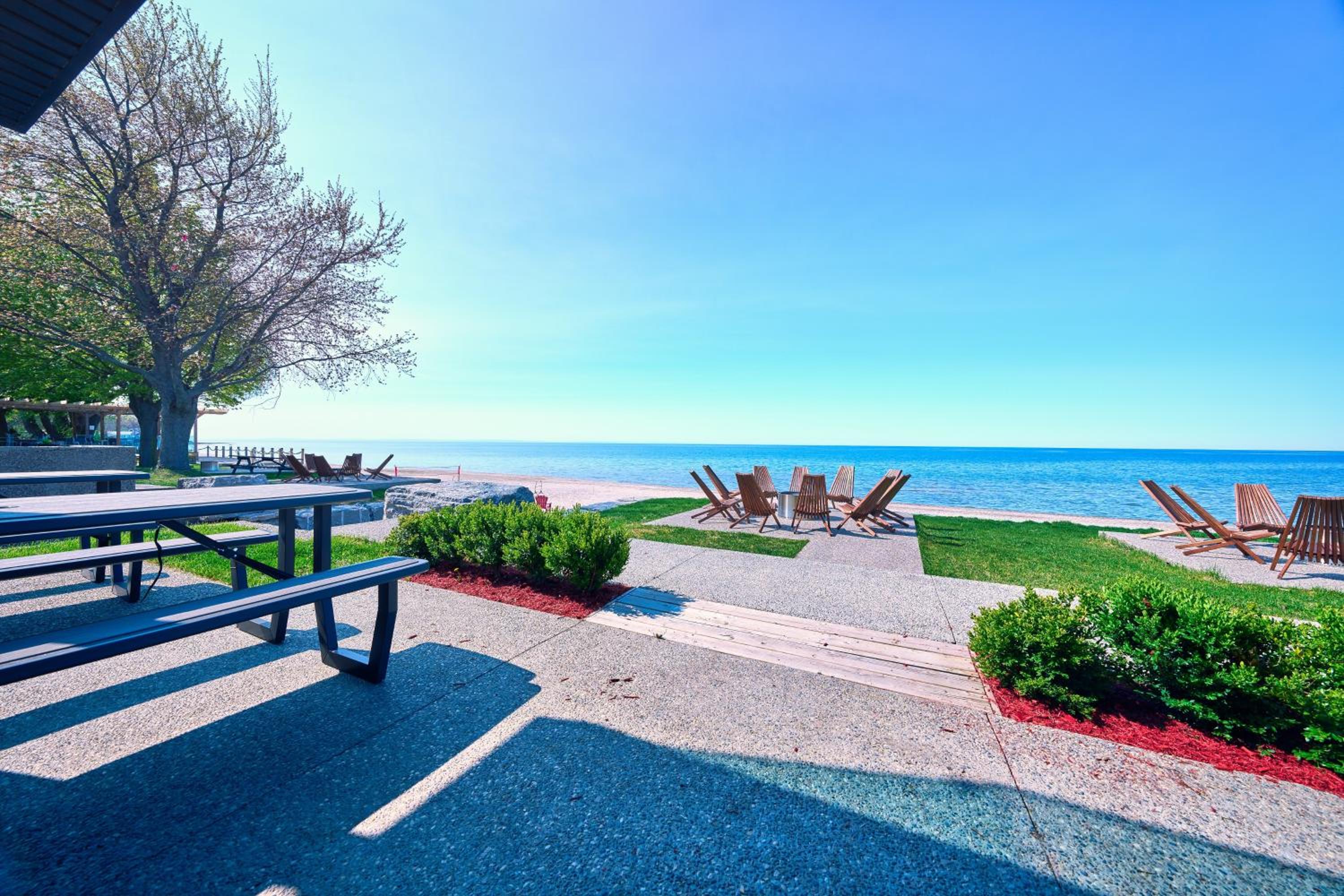 The Long Beach Resort - Beachfront Cottages & Townhouse Suites