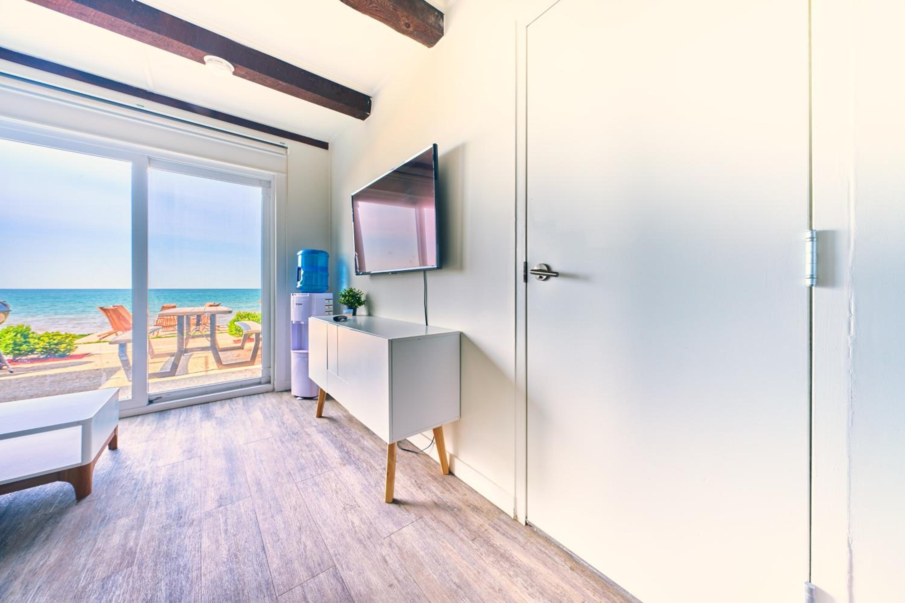 The Long Beach Resort - Beachfront Cottages & Townhouse Suites