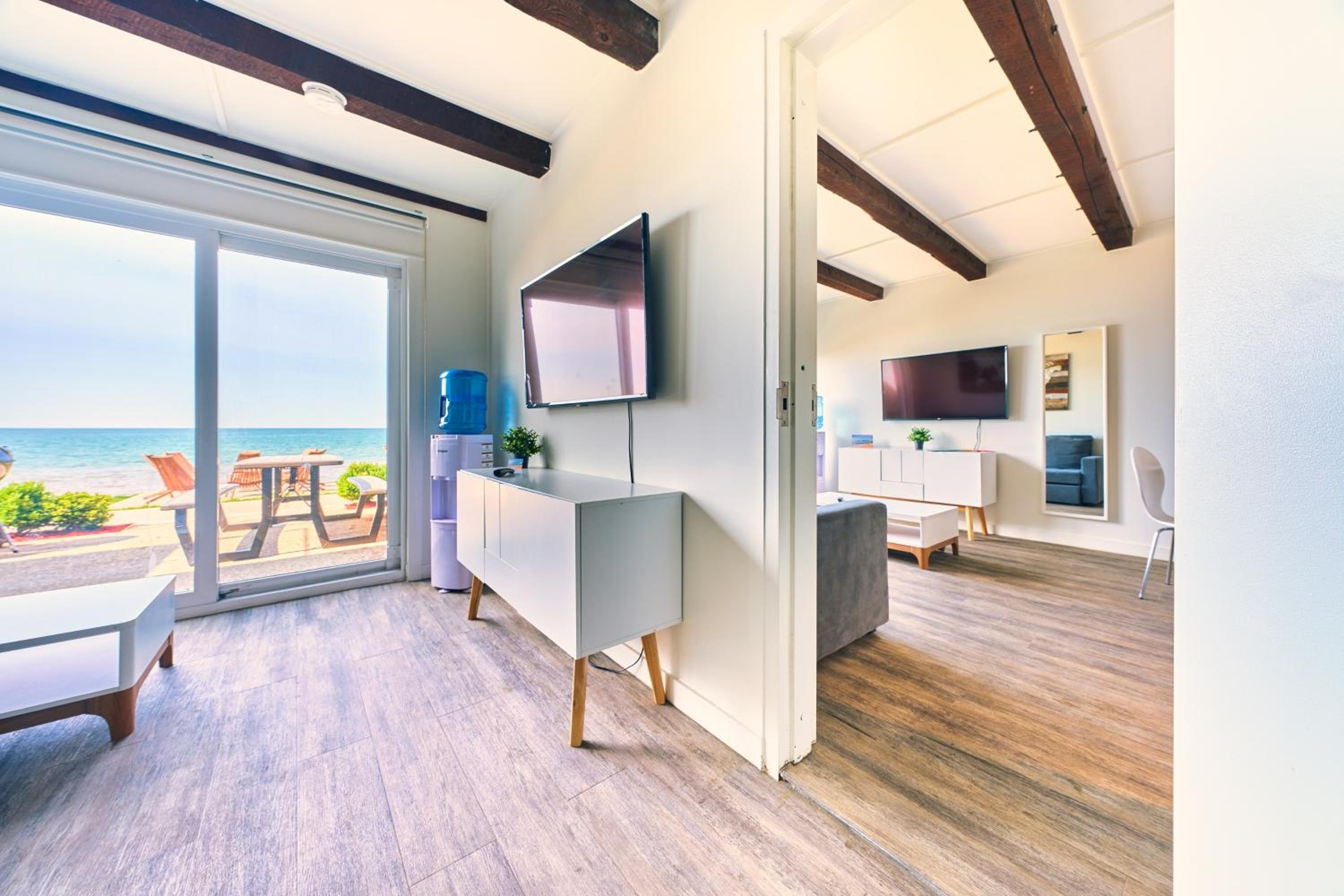 The Long Beach Resort - Beachfront Cottages & Townhouse Suites