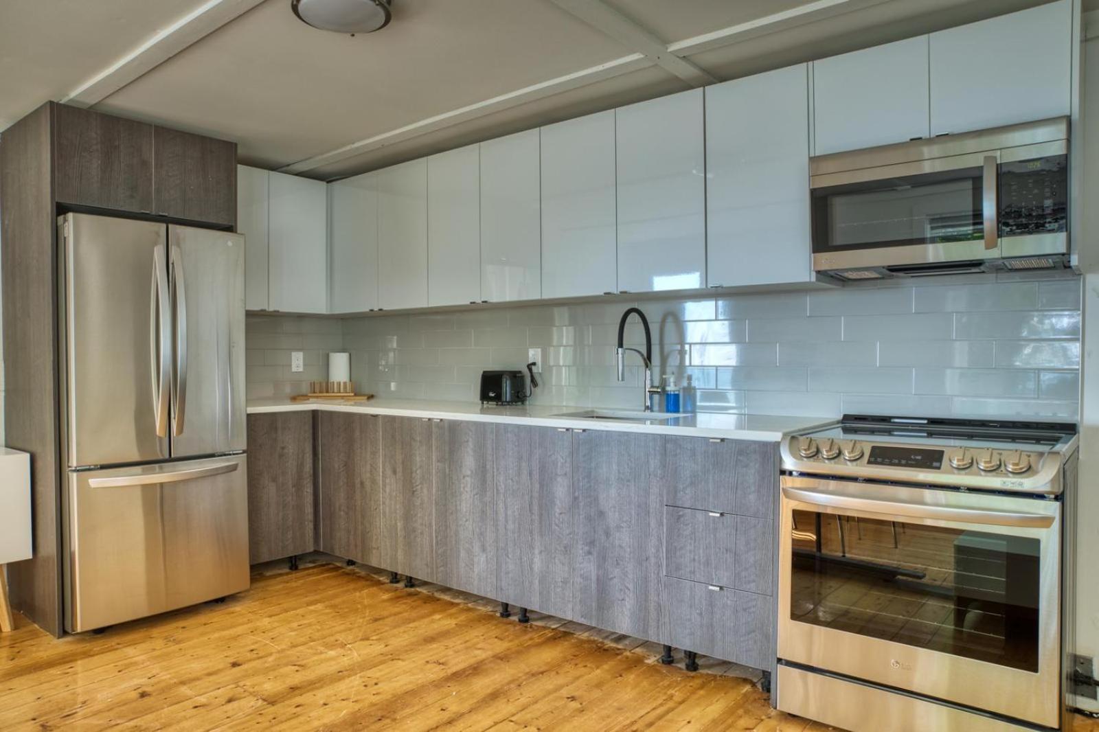 The Long Beach Resort - Beachfront Cottages & Townhouse Suites