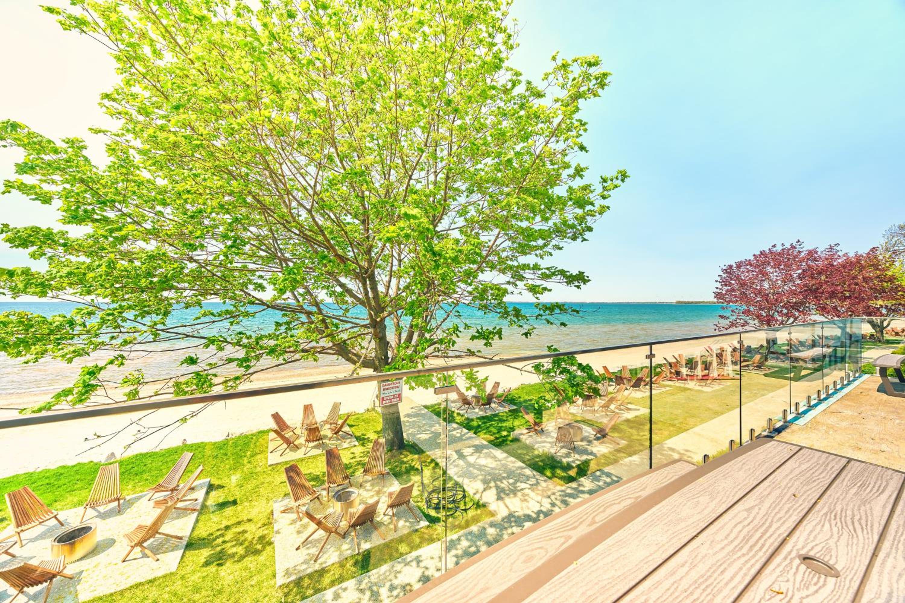 The Long Beach Resort - Beachfront Cottages & Townhouse Suites