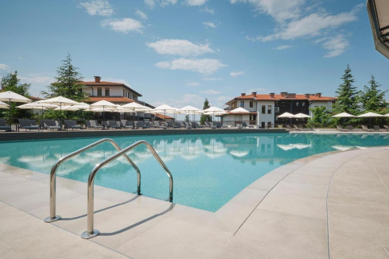 2 Bedroom Apartment minimum rent 2 weeks