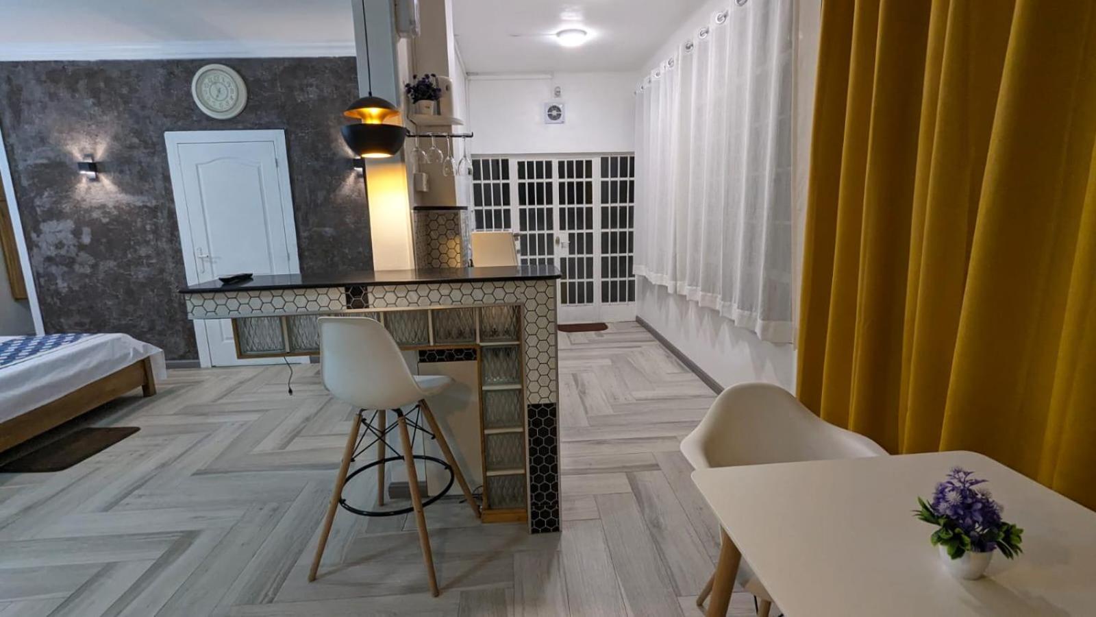 Happy House - cosy studio for 2 with pool and walking distance to Blue Bay beach photo 2