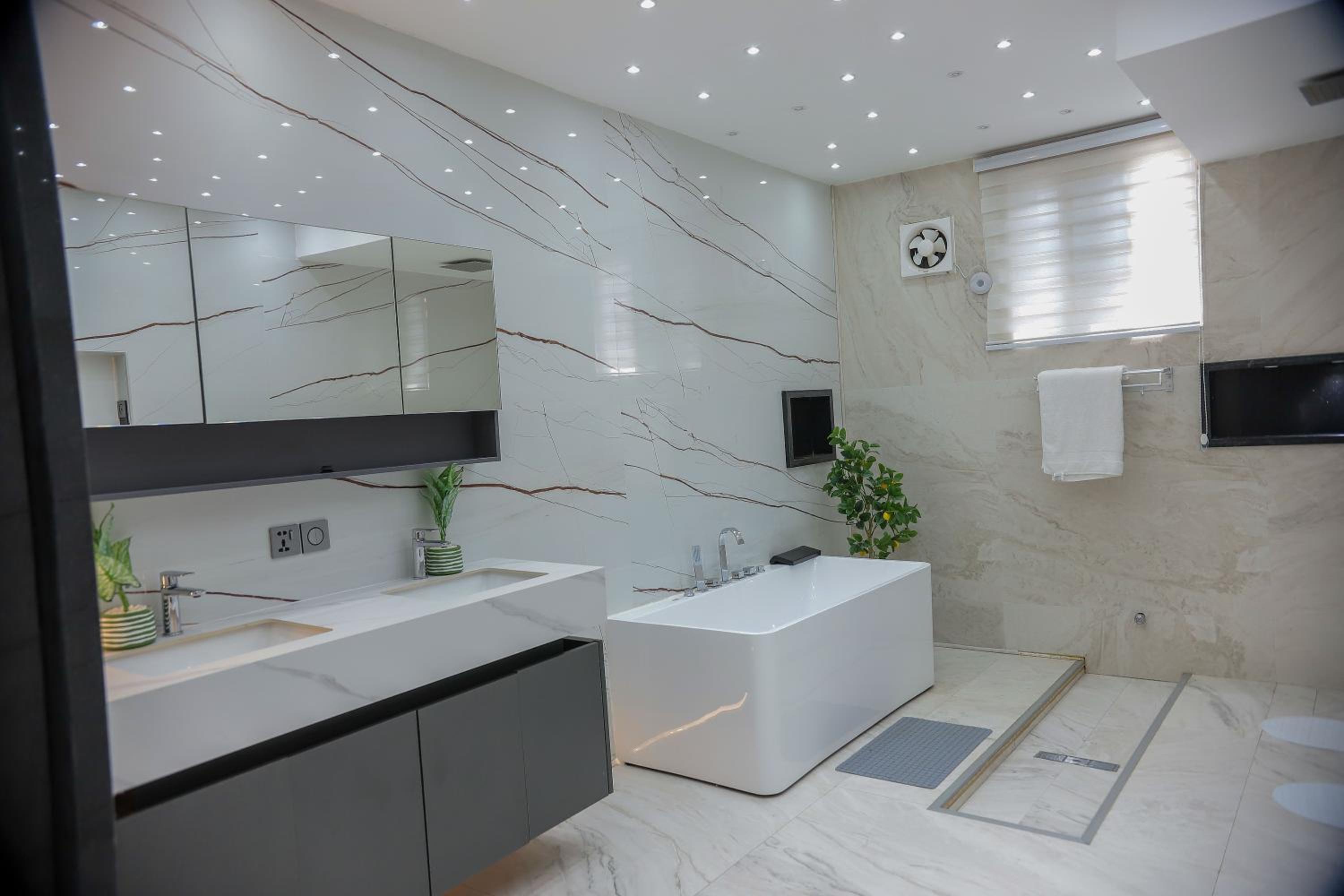 5 Bedrooms Luxury Vacation Villa