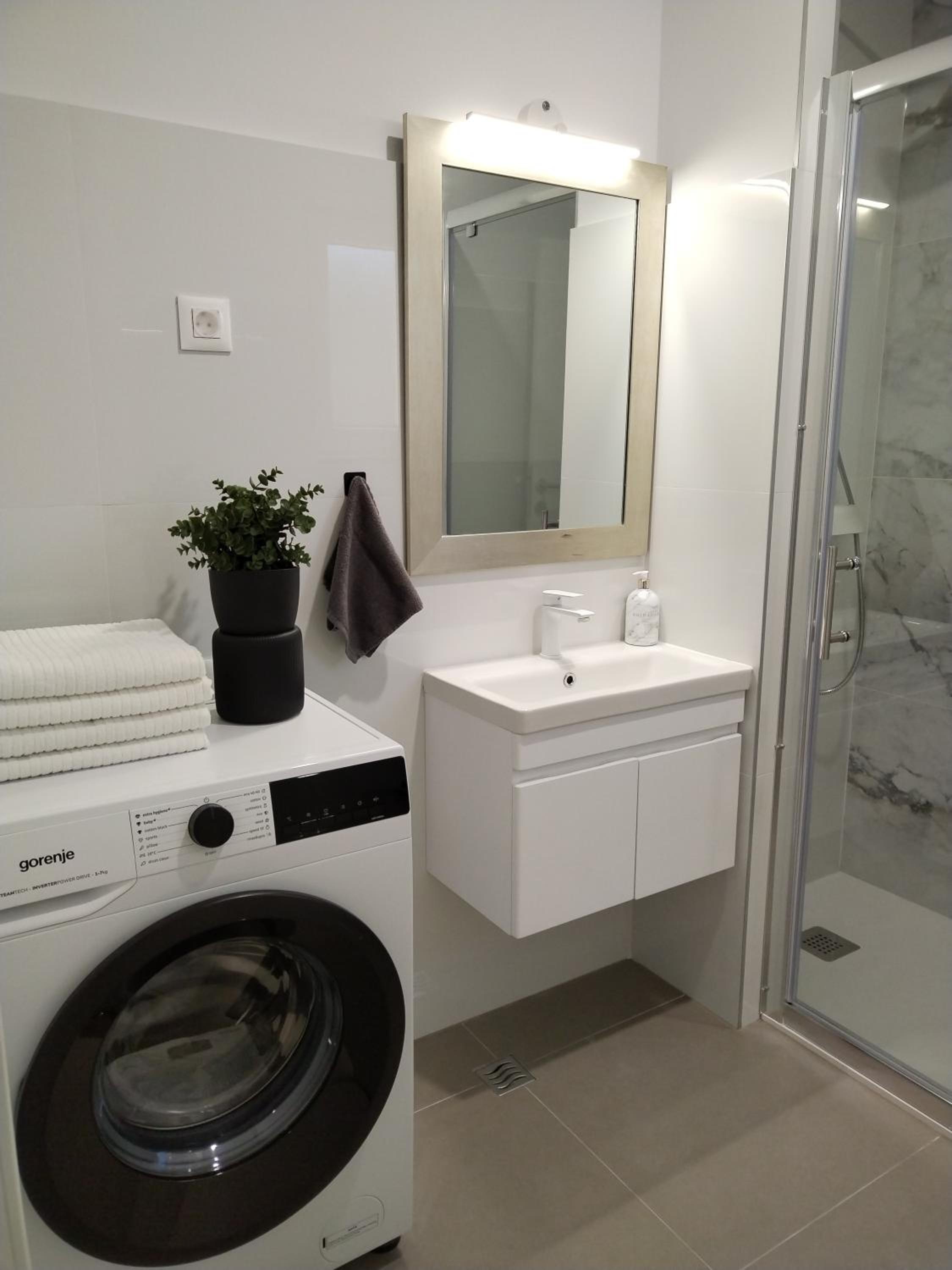 Modern Two Bedroom Apartment with Spacious Seaview Terrace and Free Parking view 2