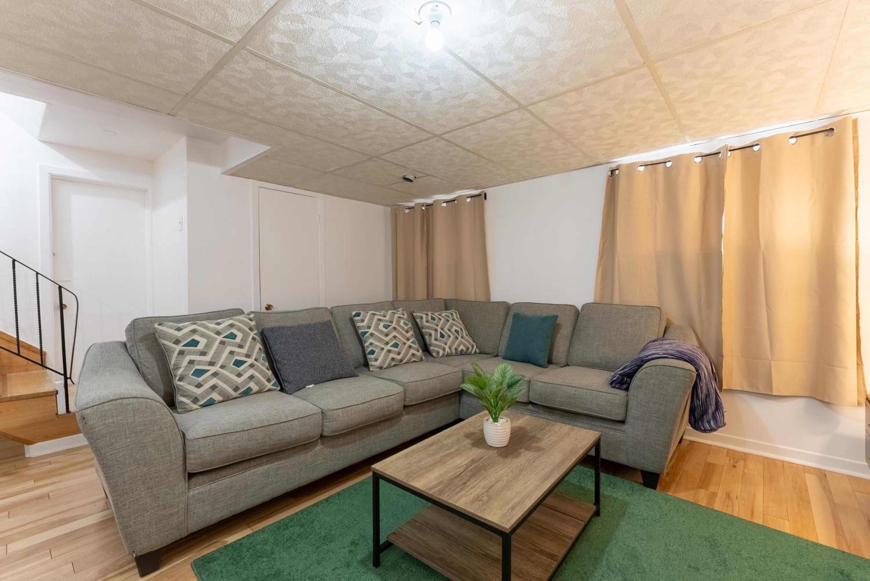 Cozy Family Home Near Montreal