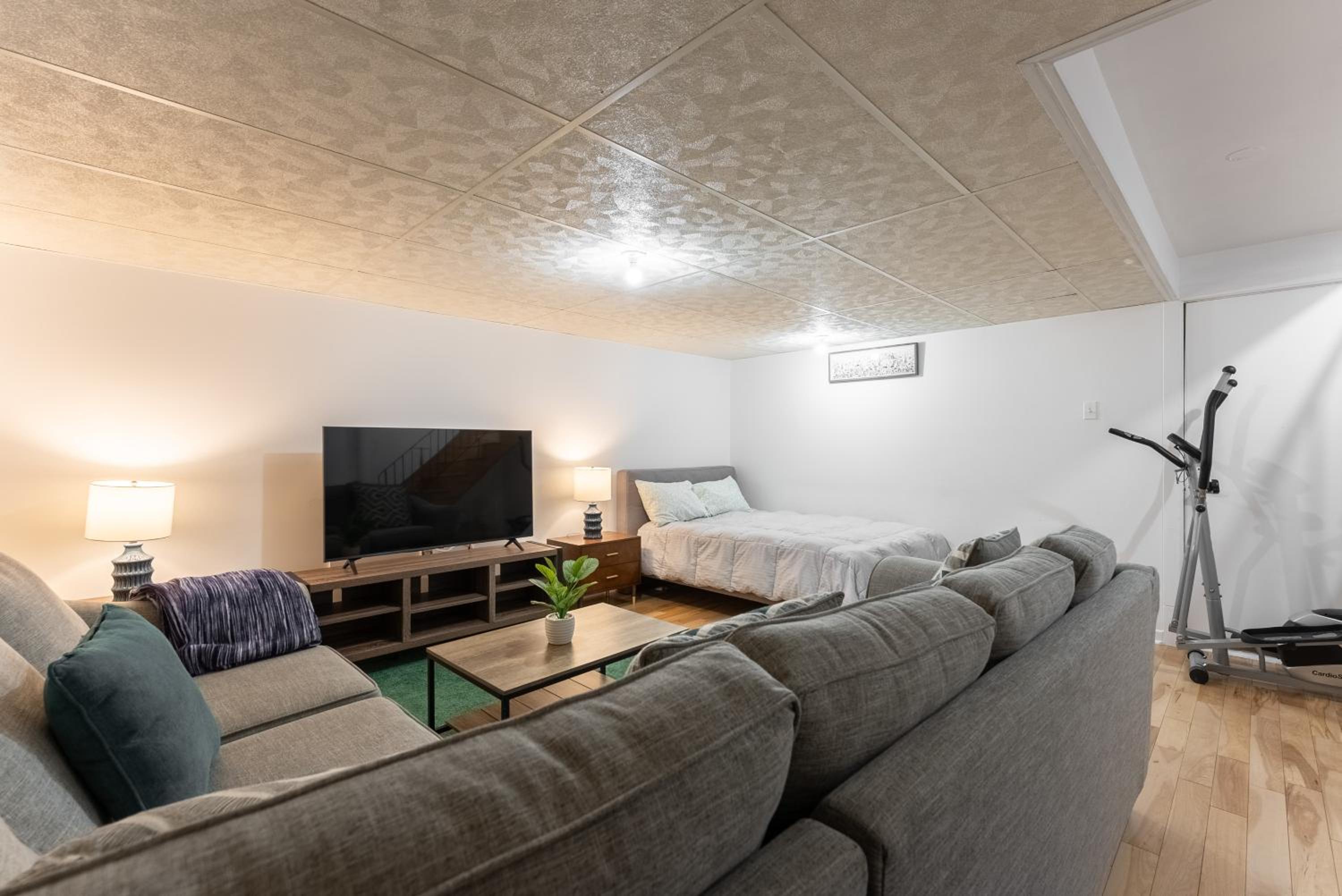 Cozy Family Home Near Montreal