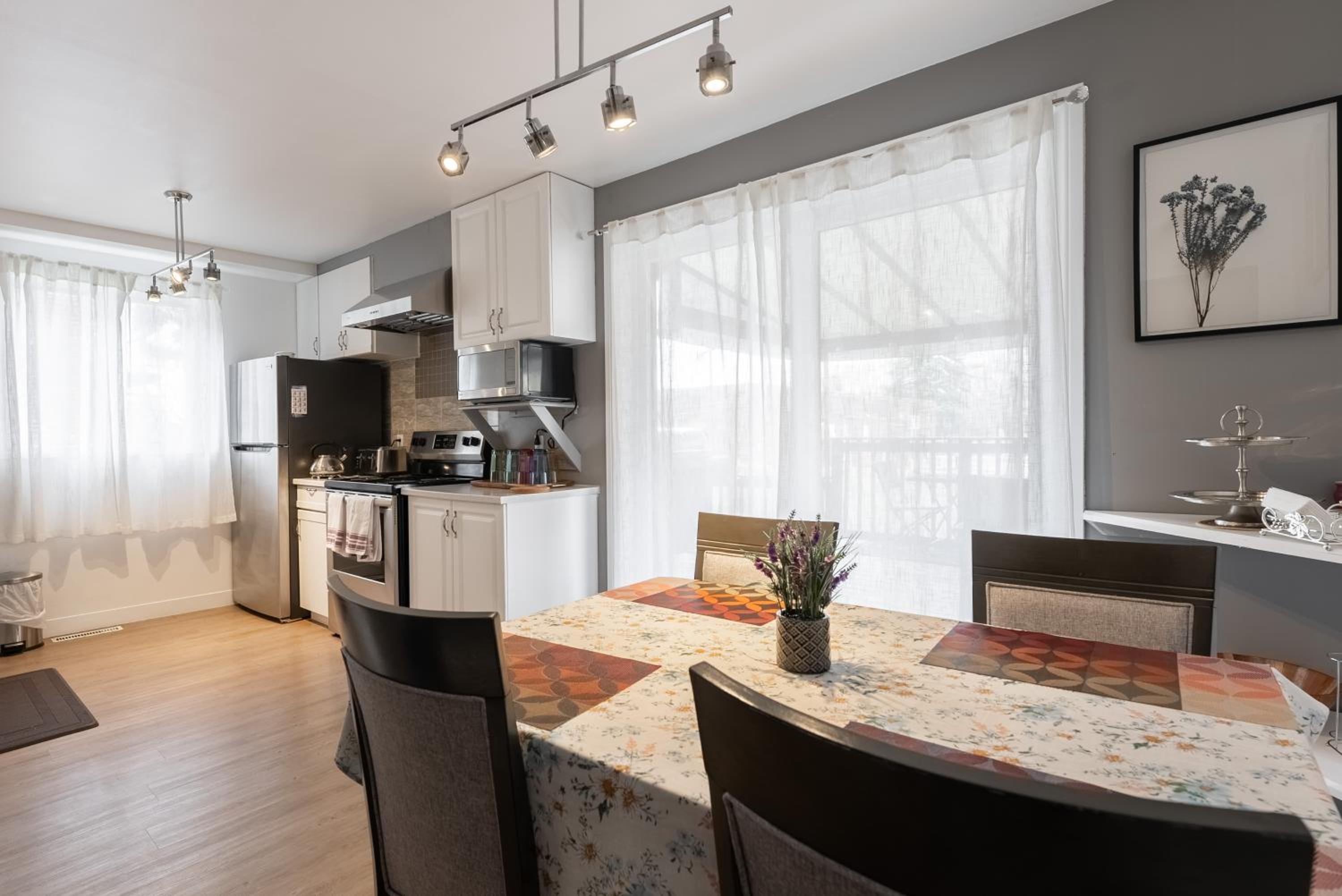 Cozy Family Home Near Montreal