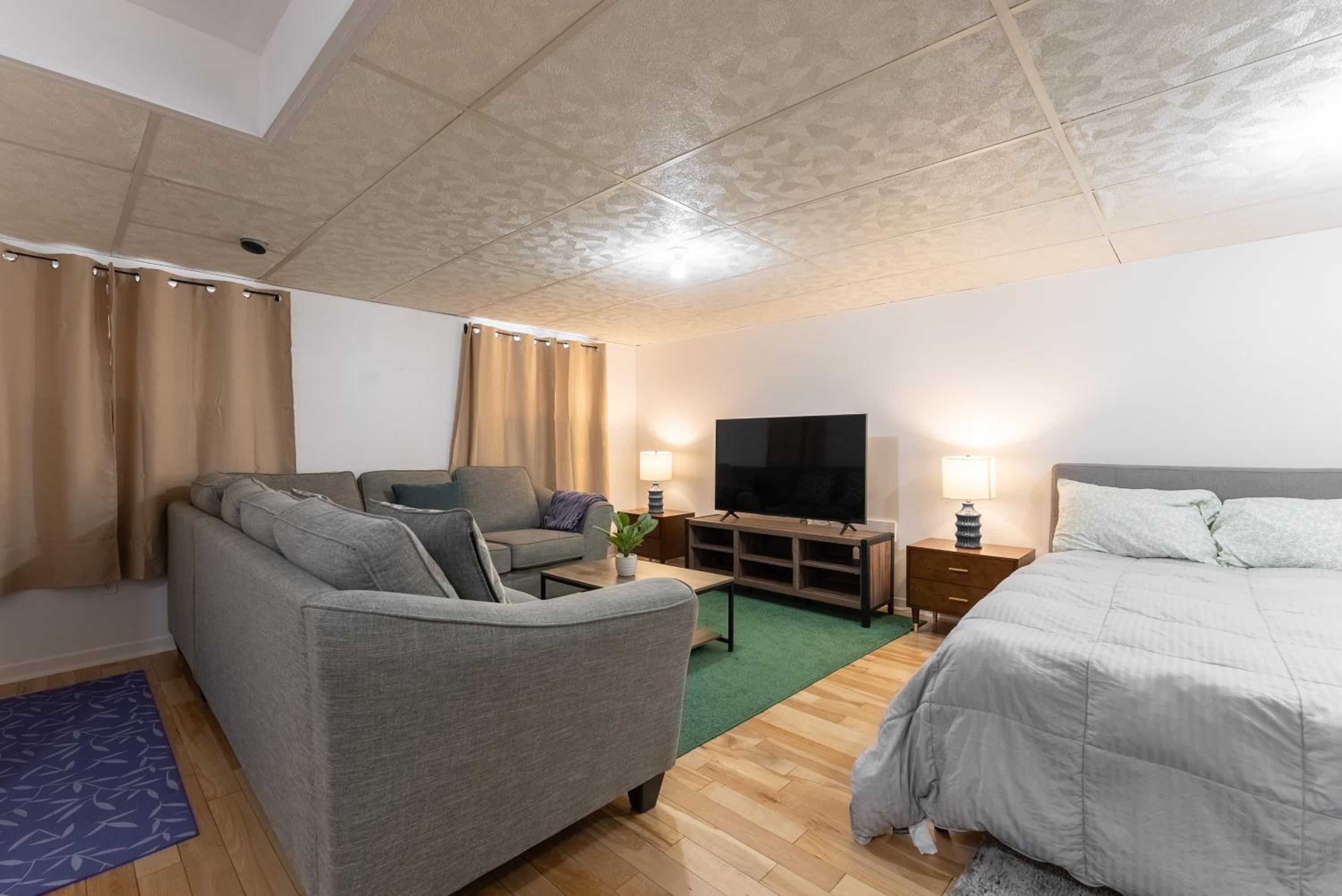 Cozy Family Home Near Montreal