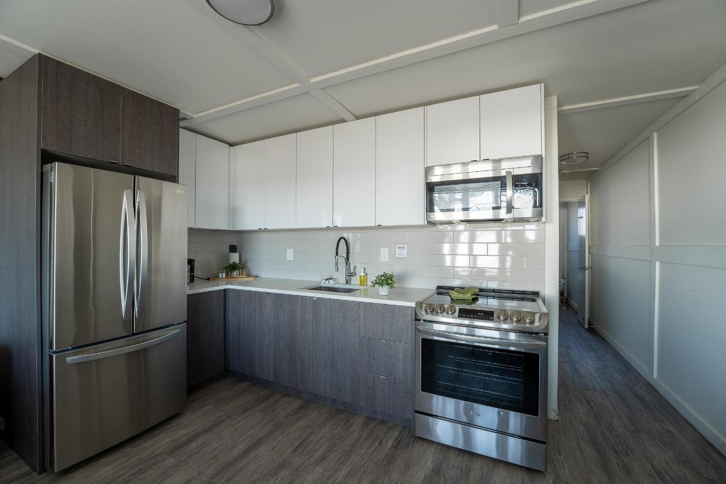 The Long Beach Resort - Beachfront Cottages & Townhouse Suites