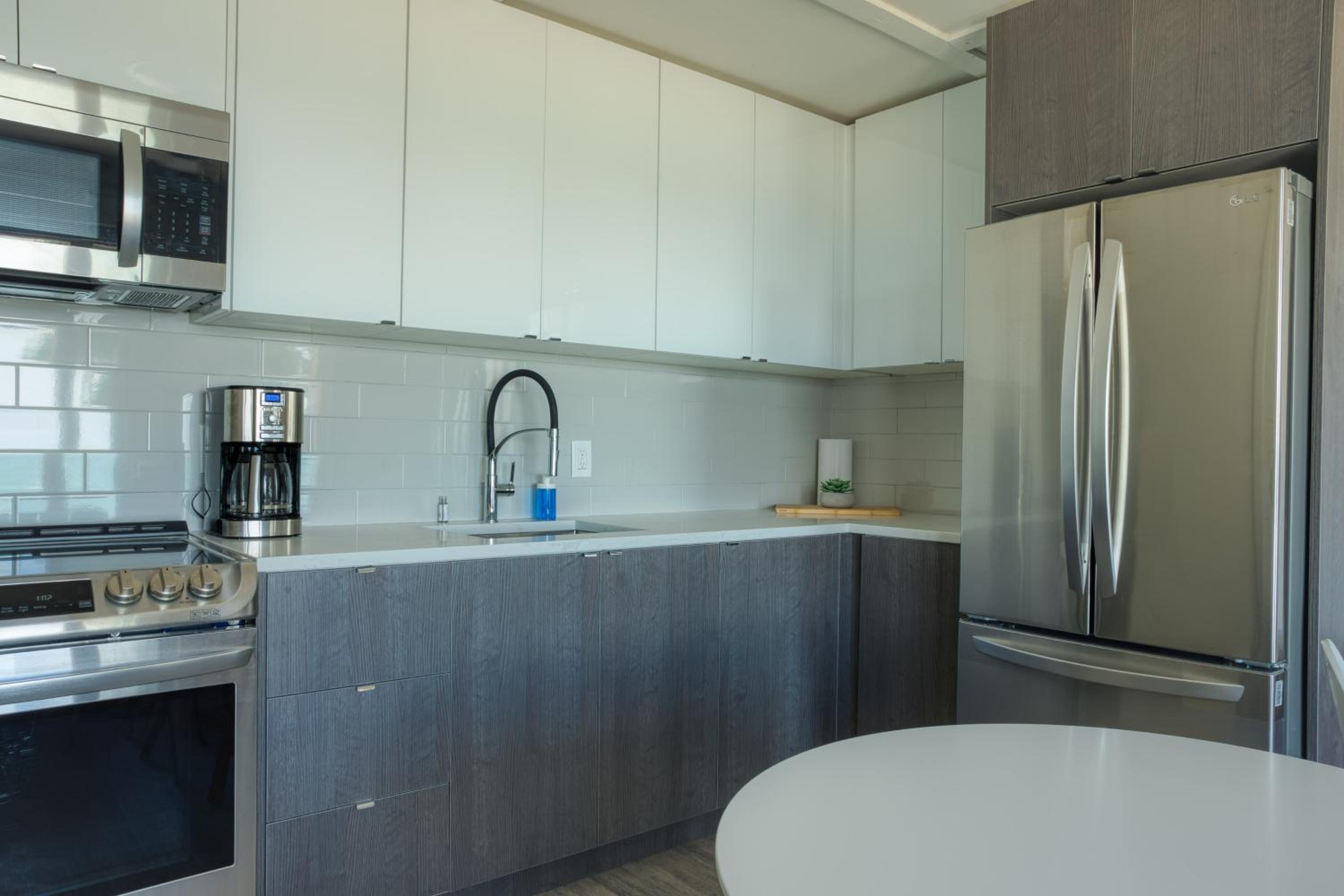 The Long Beach Resort - Beachfront Cottages & Townhouse Suites