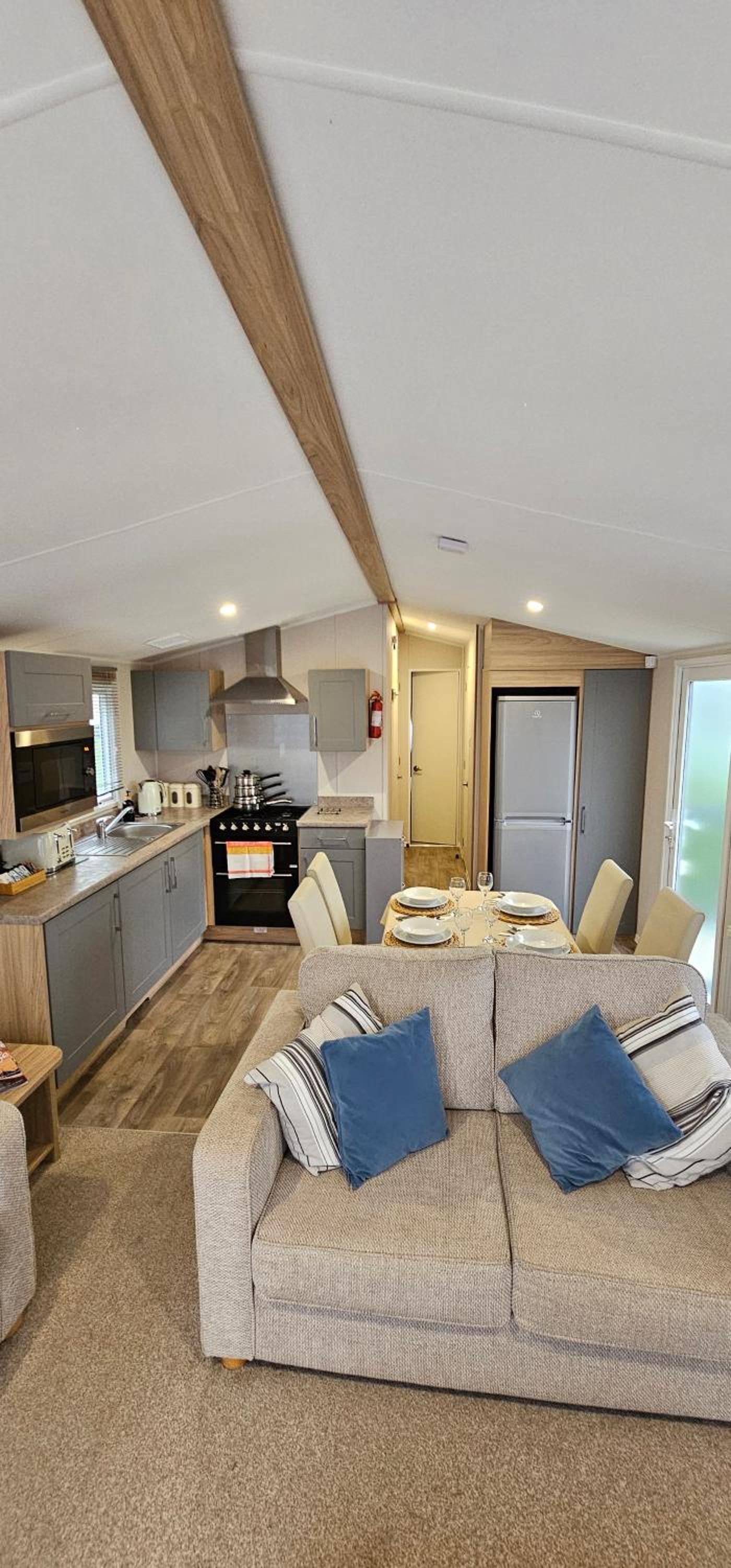 Cosy Holiday home, Thorness Bay view 2