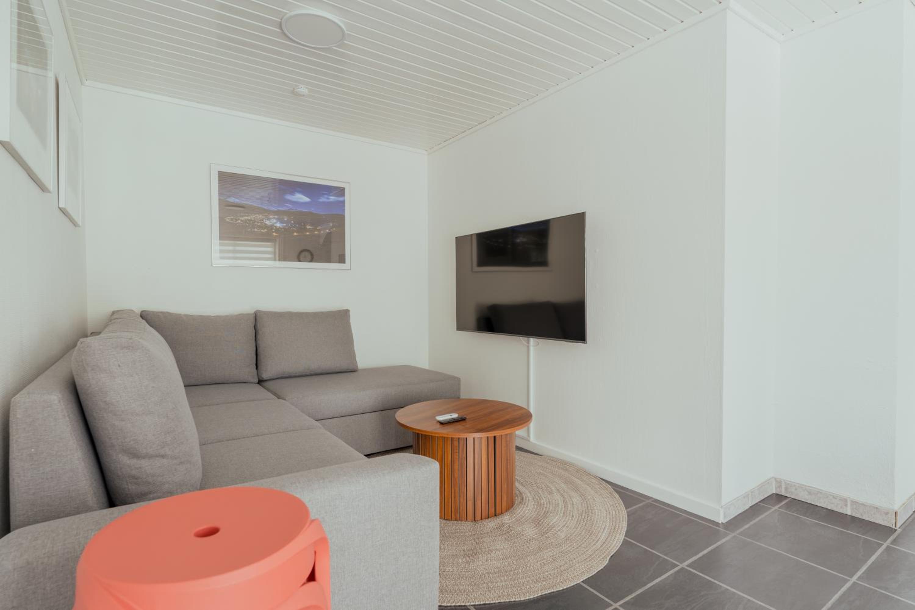 Charming 2BR Retreat in Vestmanna