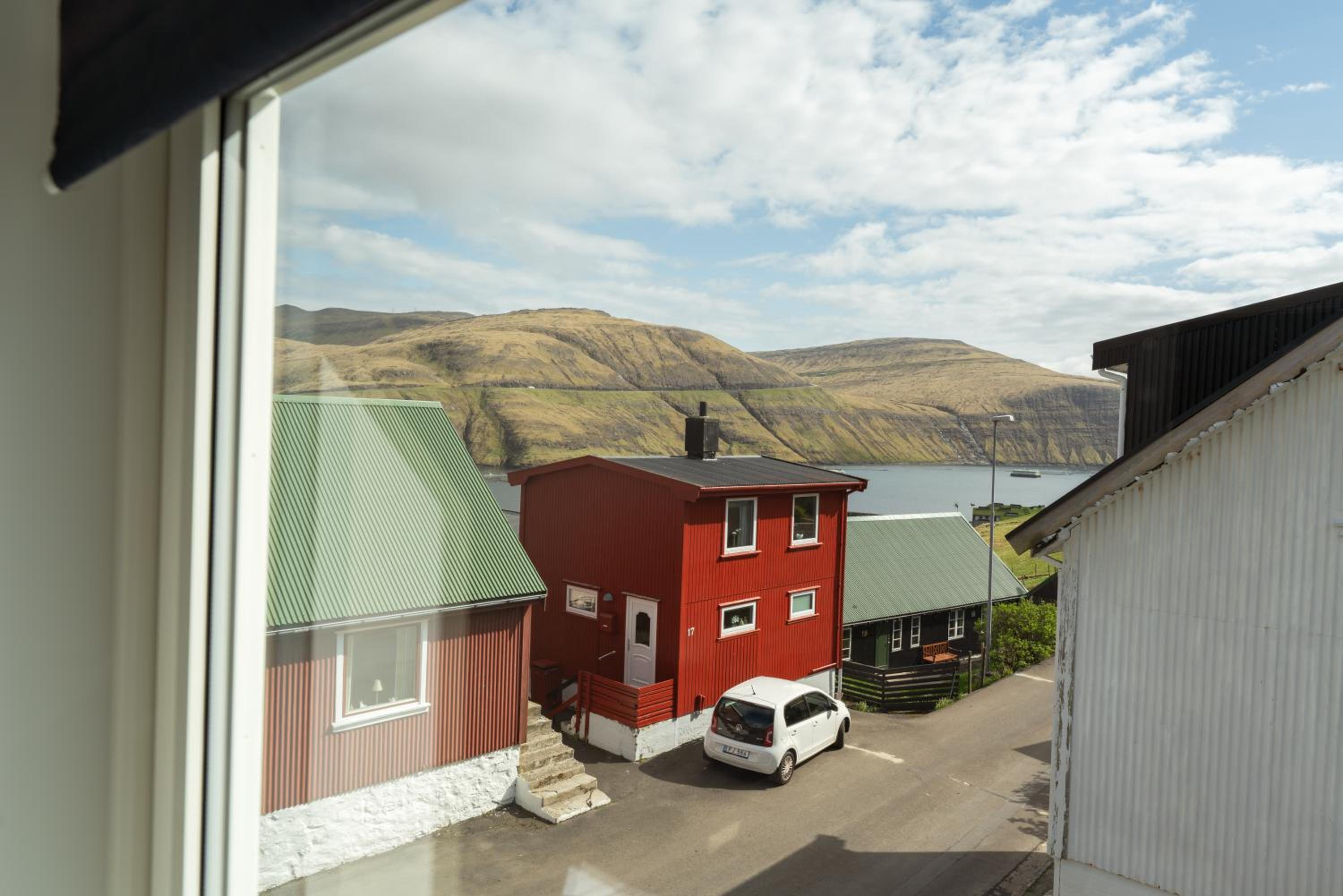 Charming 2BR Retreat in Vestmanna