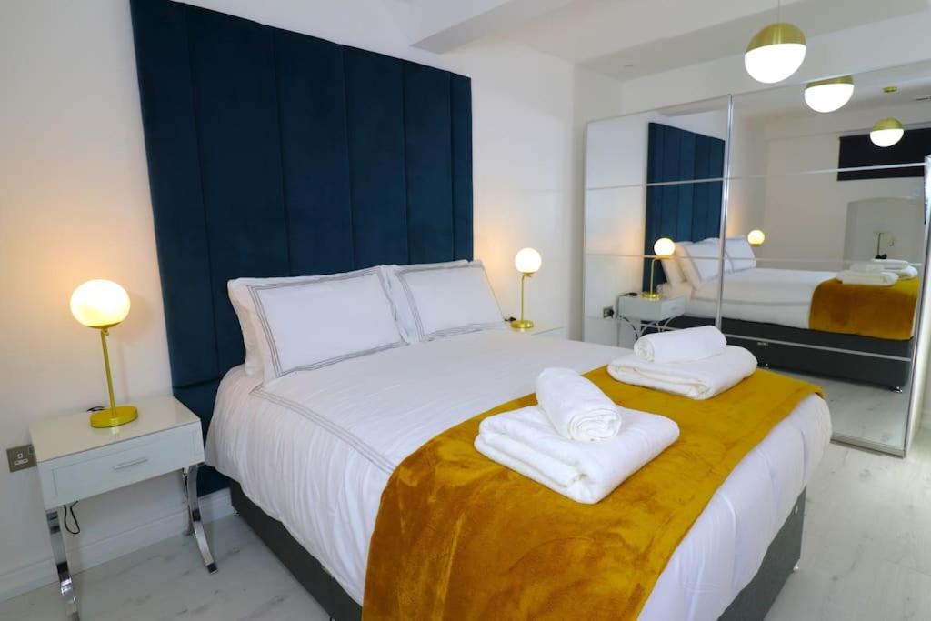 Diamond Place -Luxury 2-Bedroom Flat, Parking, WiFi, Netflix, Central Location view 3