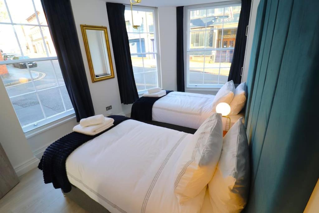 Diamond Place -Luxury 2-Bedroom Flat, Parking, WiFi, Netflix, Central Location view 5