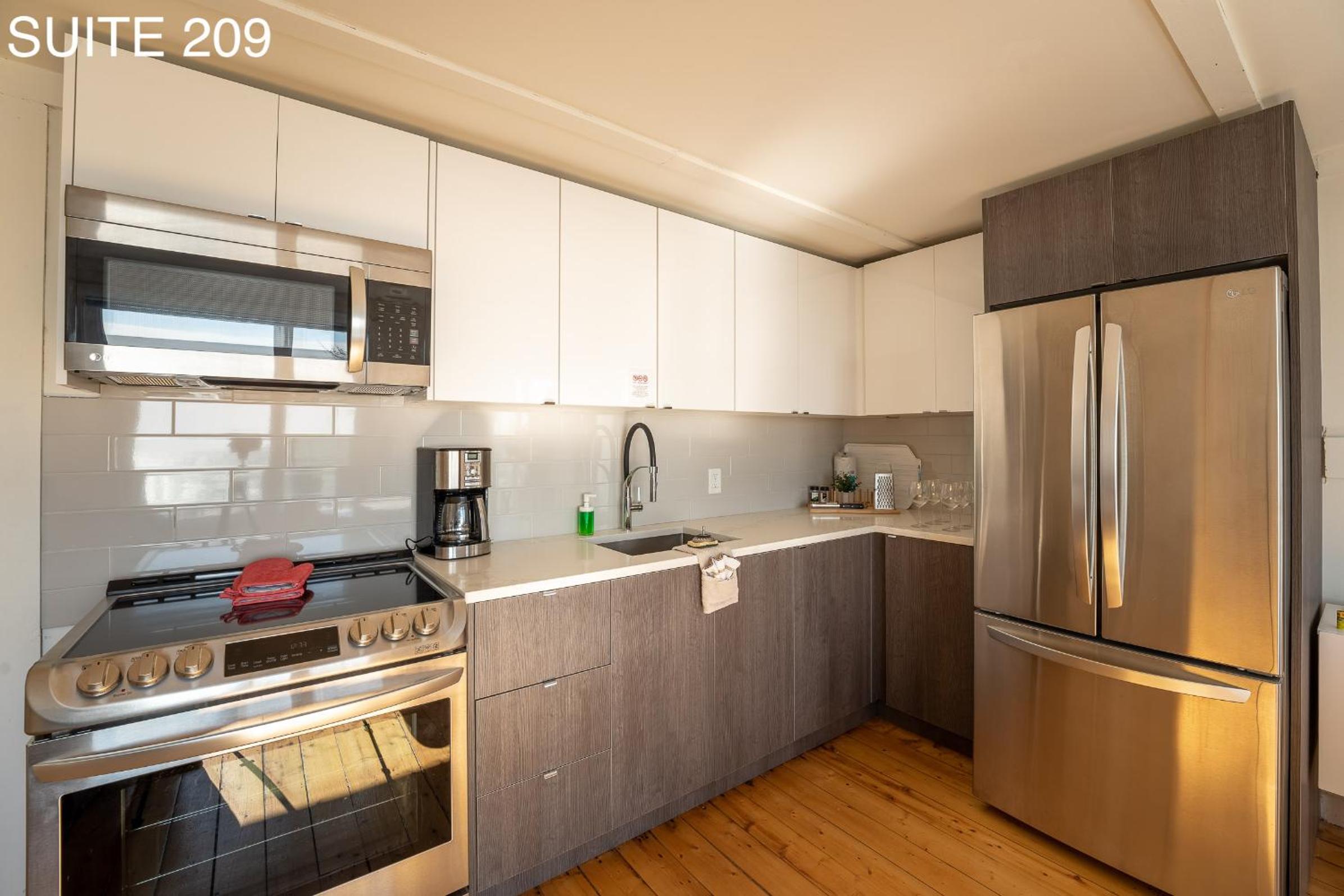 The Long Beach Resort - Beachfront Cottages & Townhouse Suites