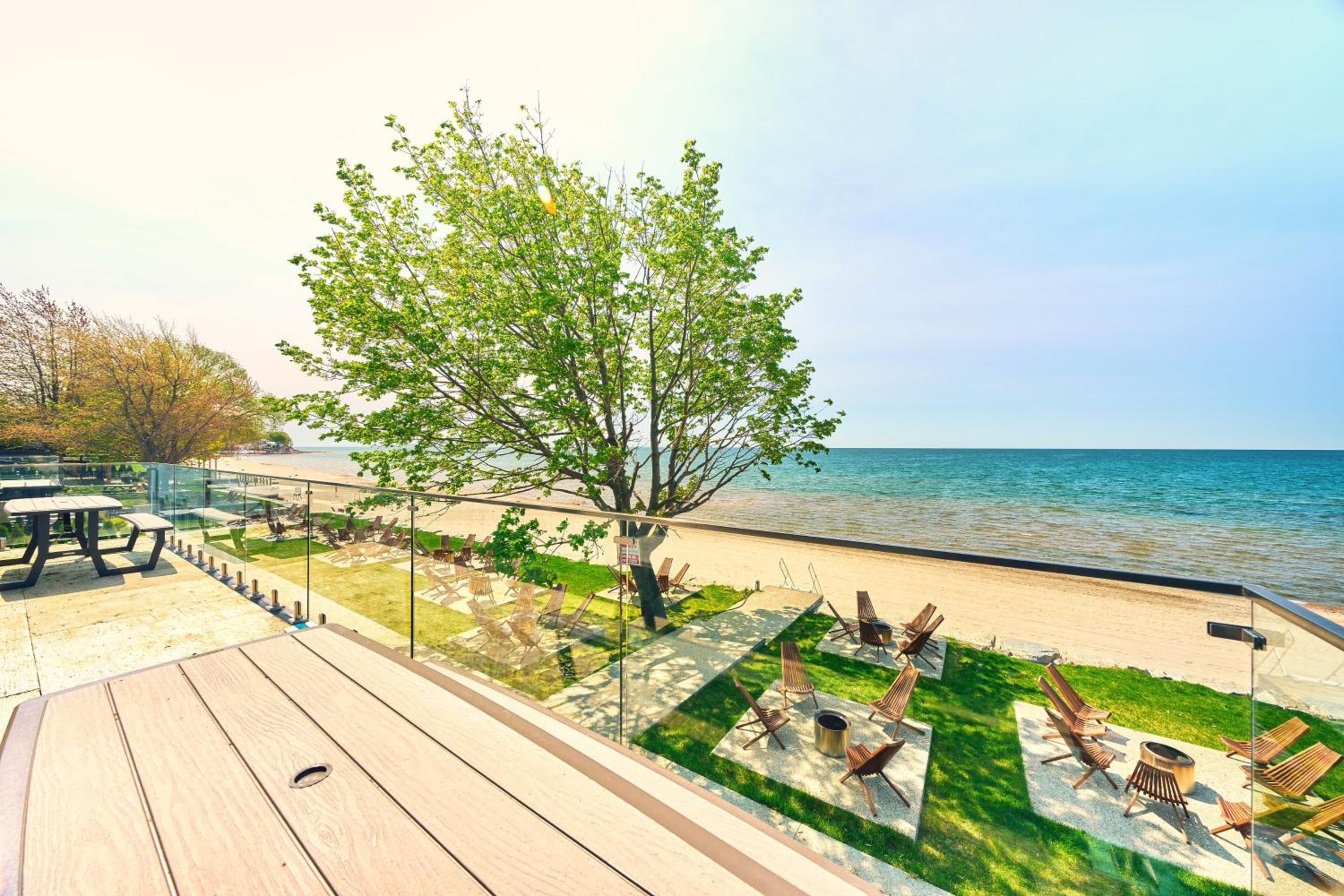 The Long Beach Resort - Beachfront Cottages & Townhouse Suites
