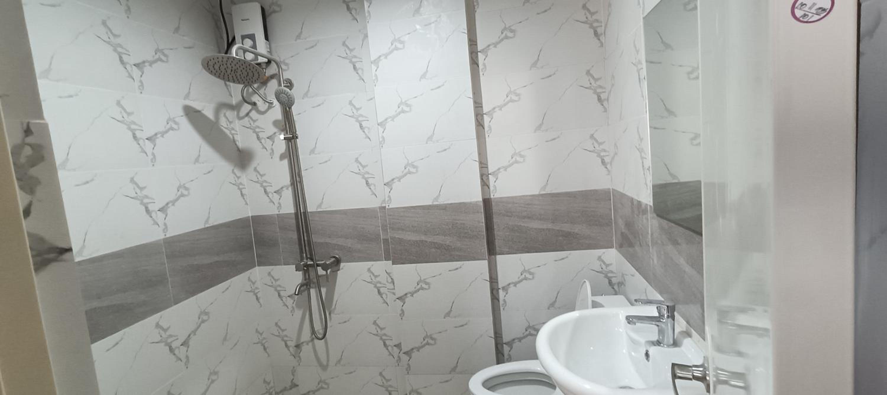 Brand New 25sqm Apartment Makati view 4