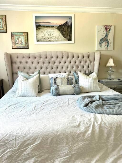 Waterfront Pool Paradise Luxe Home, Modern, Near Best Beachs Shopping,Hard Rock Casino Fun - Image 2