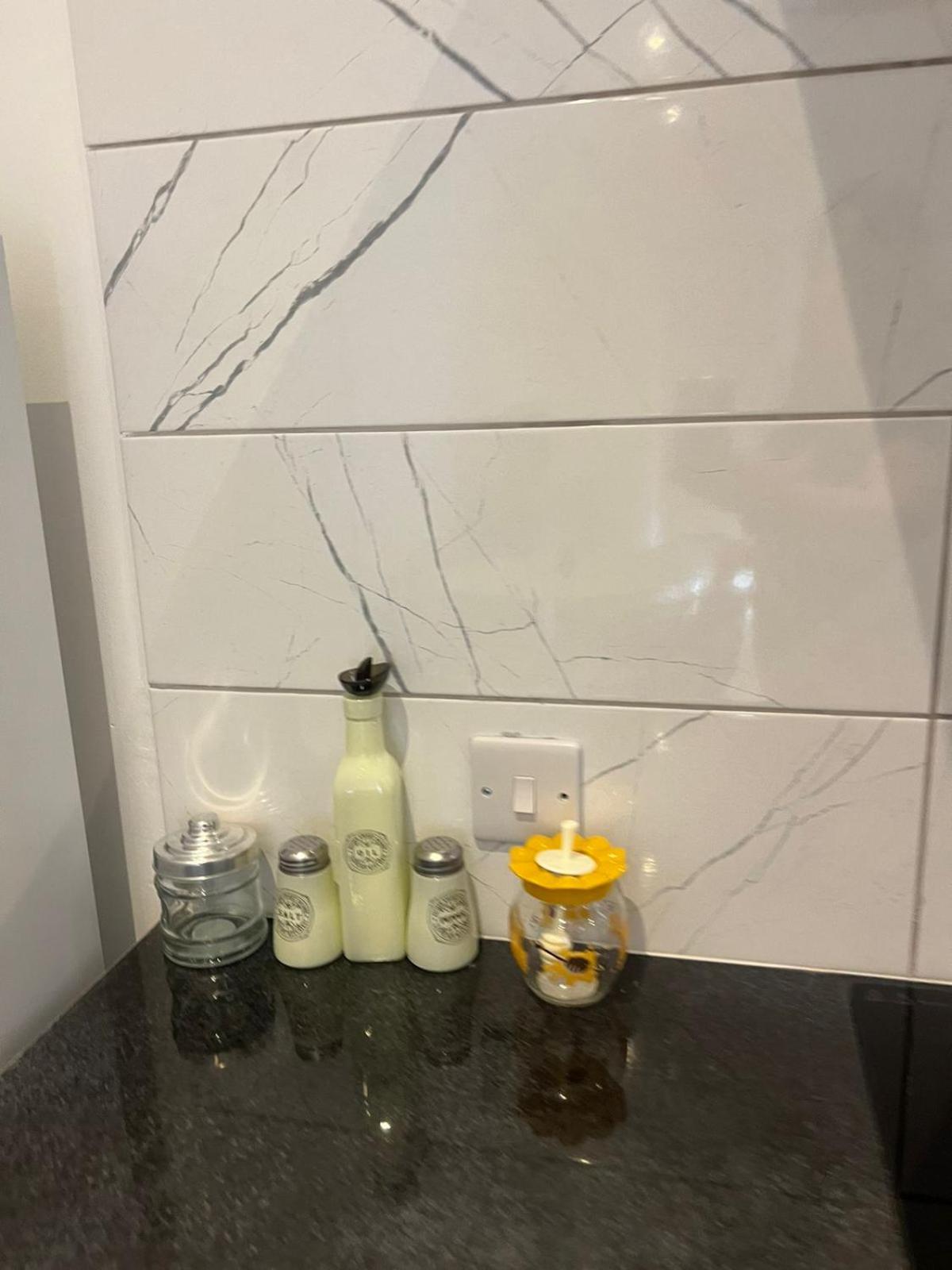 EASYBOOKCY Apartment 205