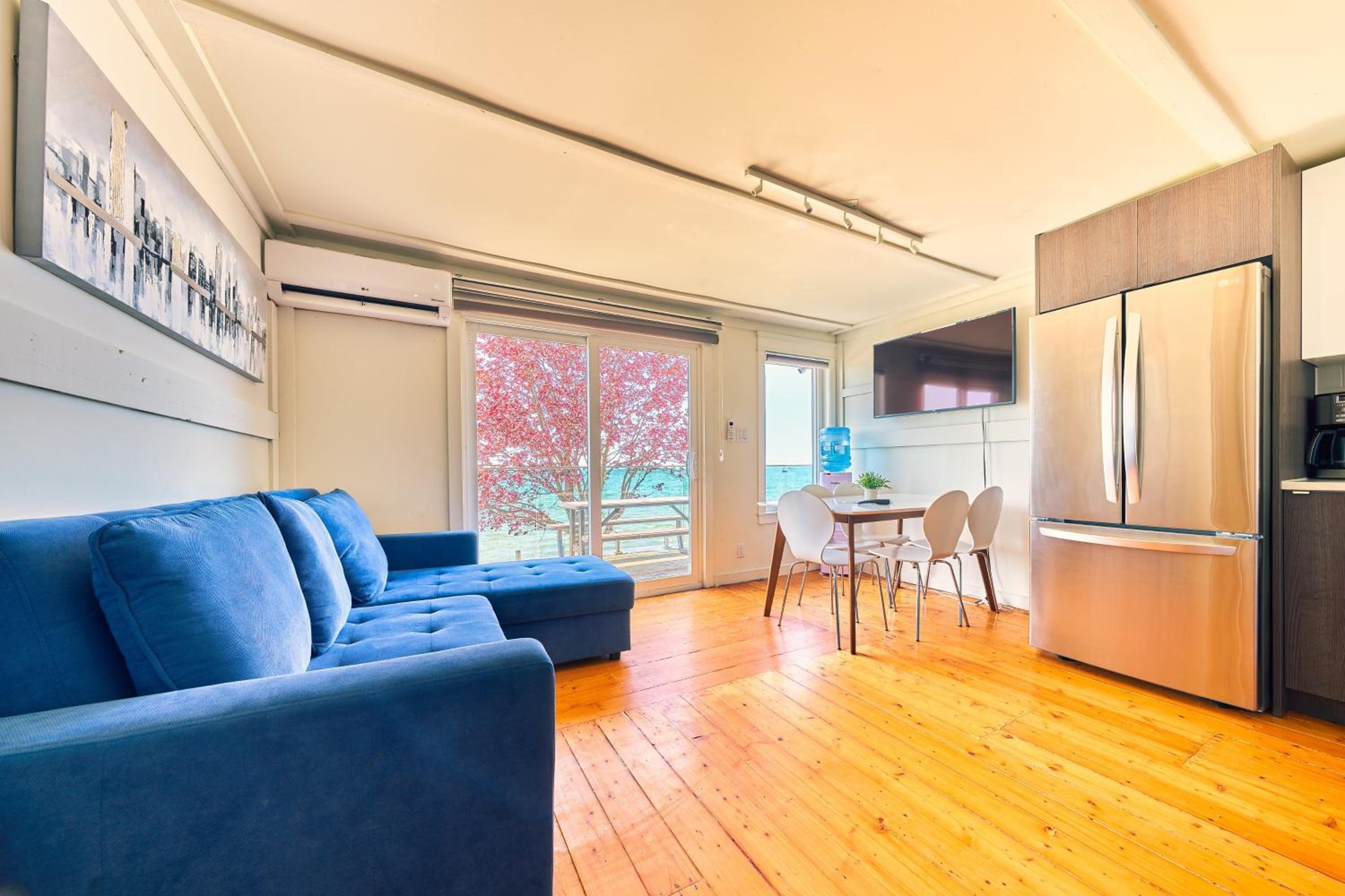 The Long Beach Resort - Beachfront Cottages & Townhouse Suites