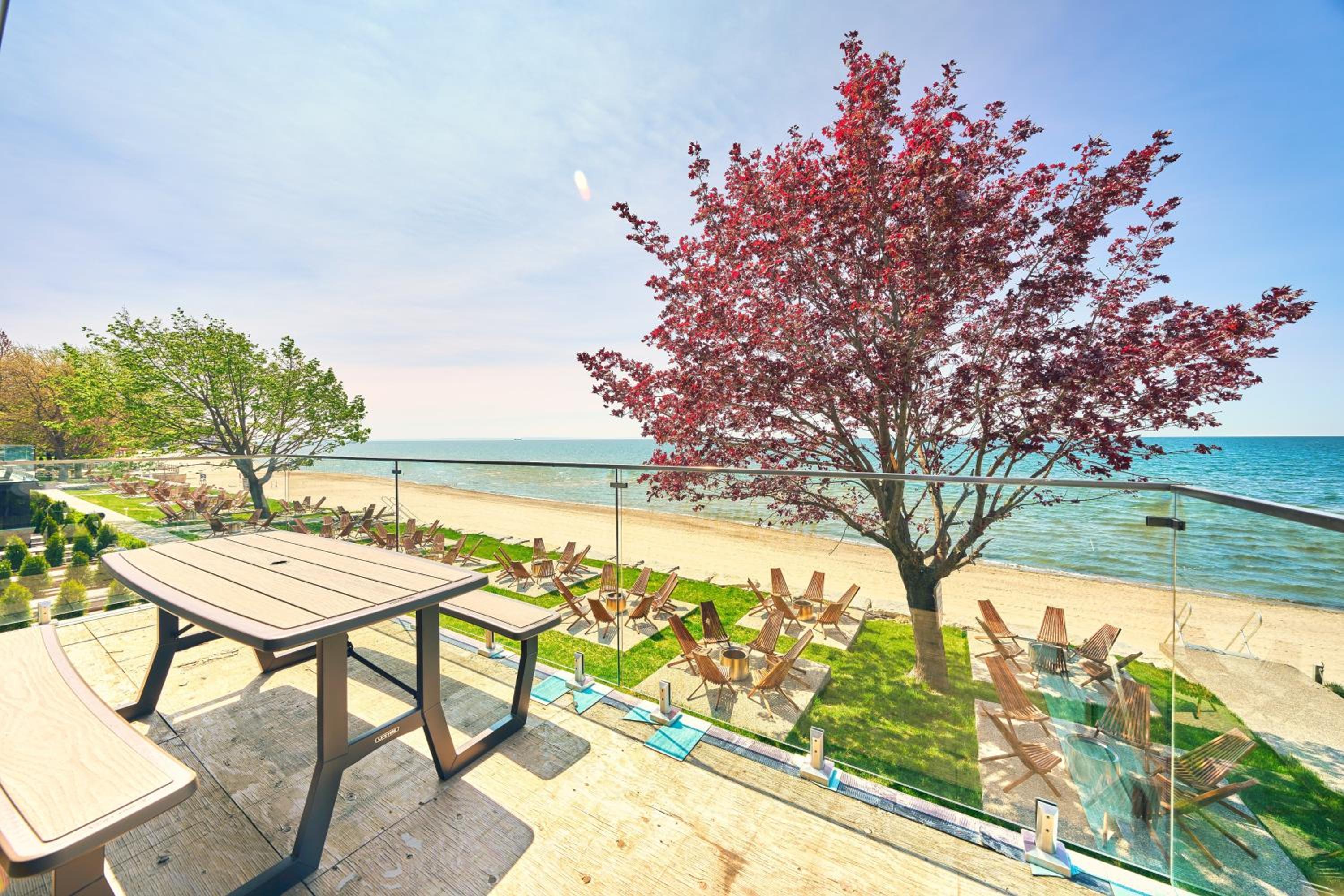 The Long Beach Resort - Beachfront Cottages & Townhouse Suites