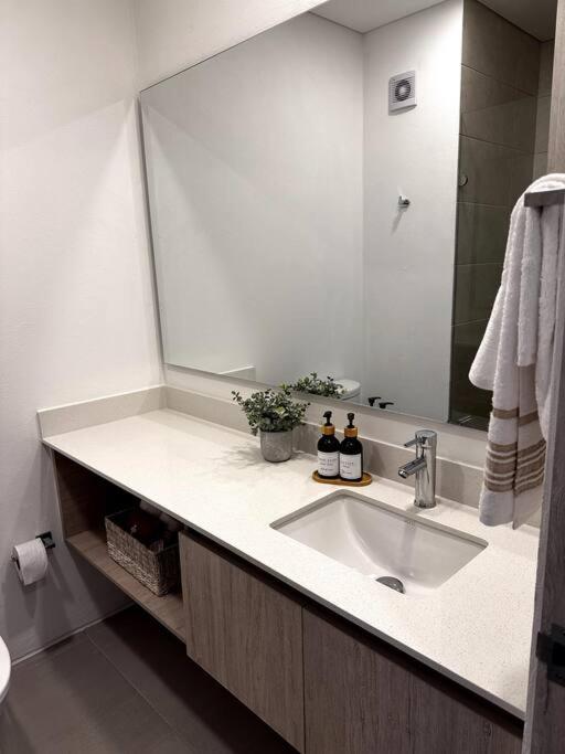 Hermosa Apartasuite con vista al mar