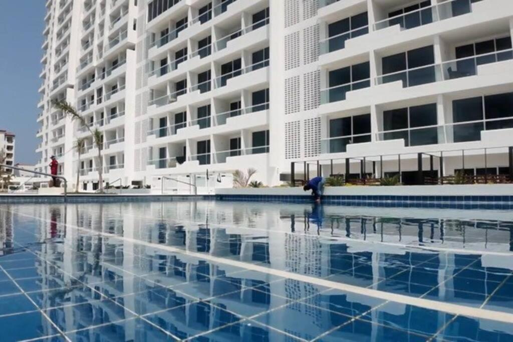 Hermosa Apartasuite con vista al mar