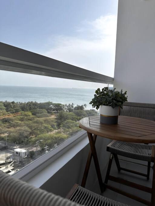 Hermosa Apartasuite con vista al mar